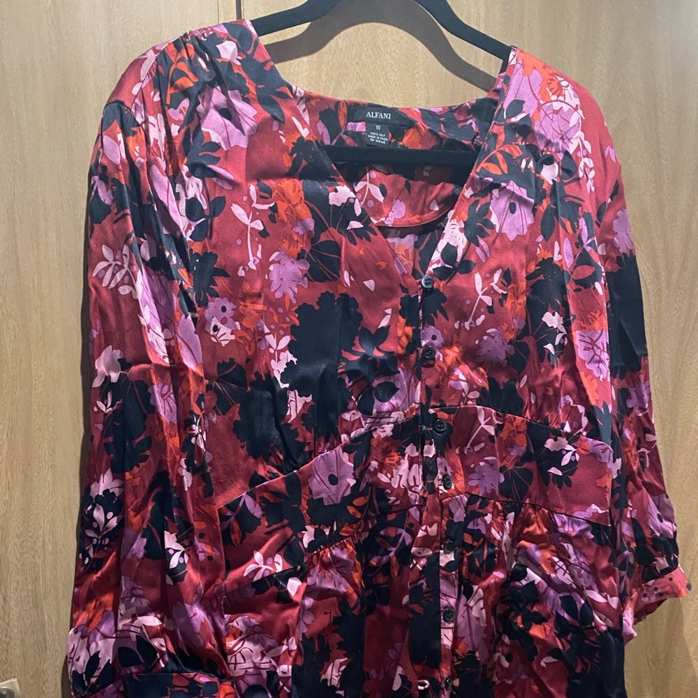 Alfani Womens top size 16 -100% Silk